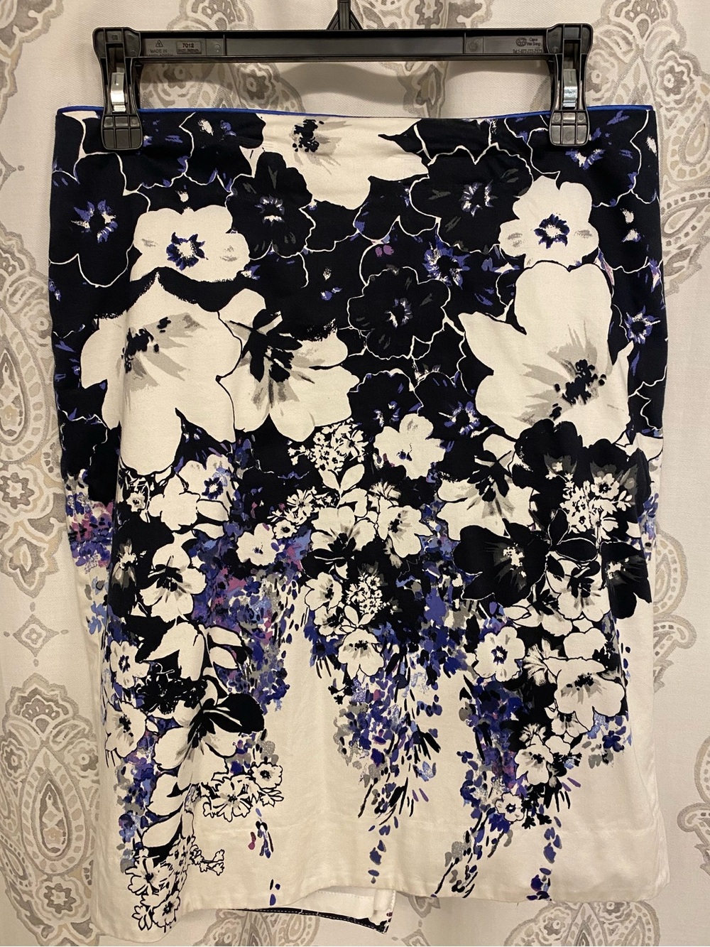 White House Black Market Black White and Purple Floral Pencil Skirt